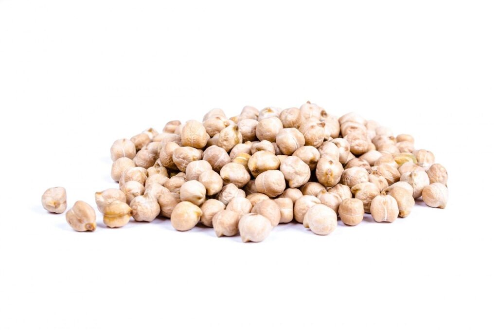 Close-up bowl of chickpeas for simple chickpea recipes